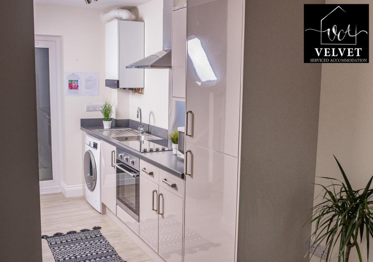 Apartmán 1 Bed House , Free Wifi,Free Parking,Leasure,Business Swansea Exteriér fotografie