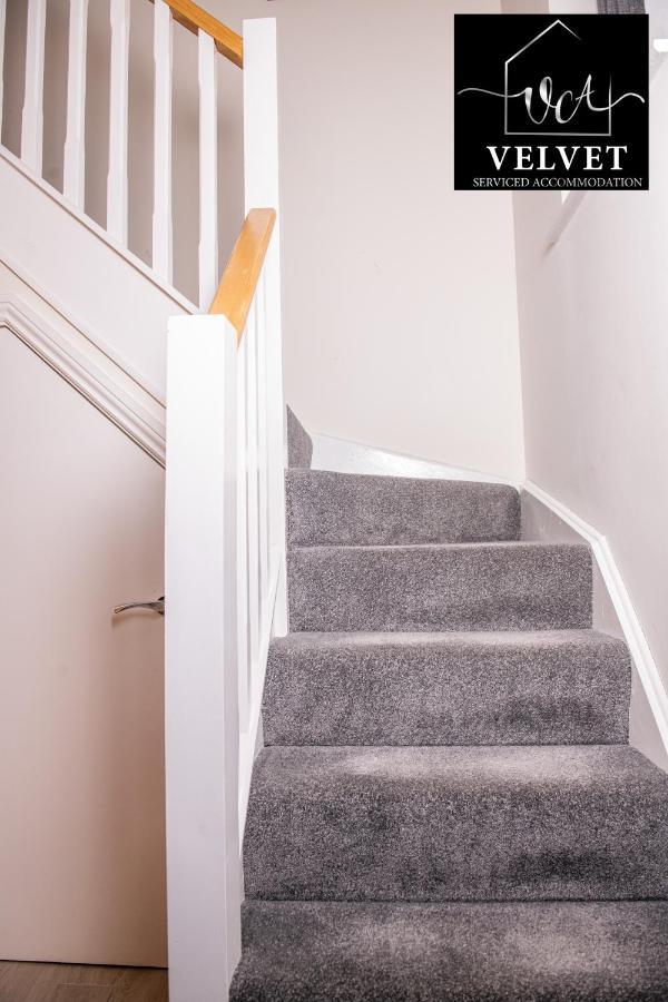 Apartmán 1 Bed House , Free Wifi,Free Parking,Leasure,Business Swansea Exteriér fotografie